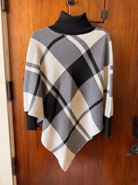 Cute Asymmetric Plaid Top with Turtleneck